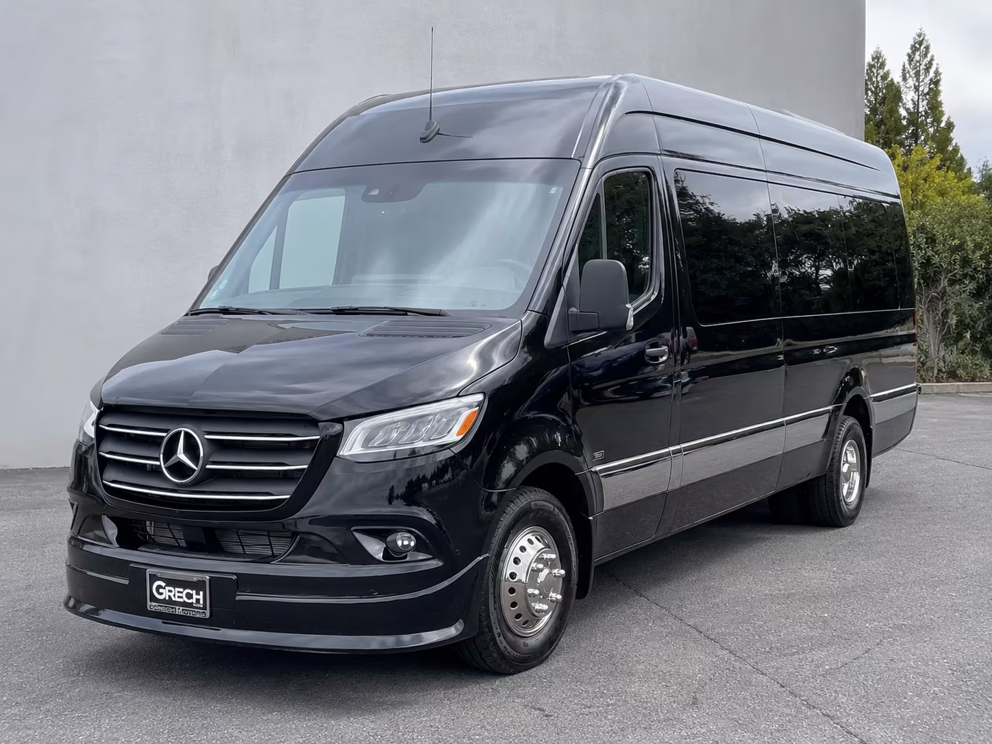 find the perfect transportation for your next airport transfer 5